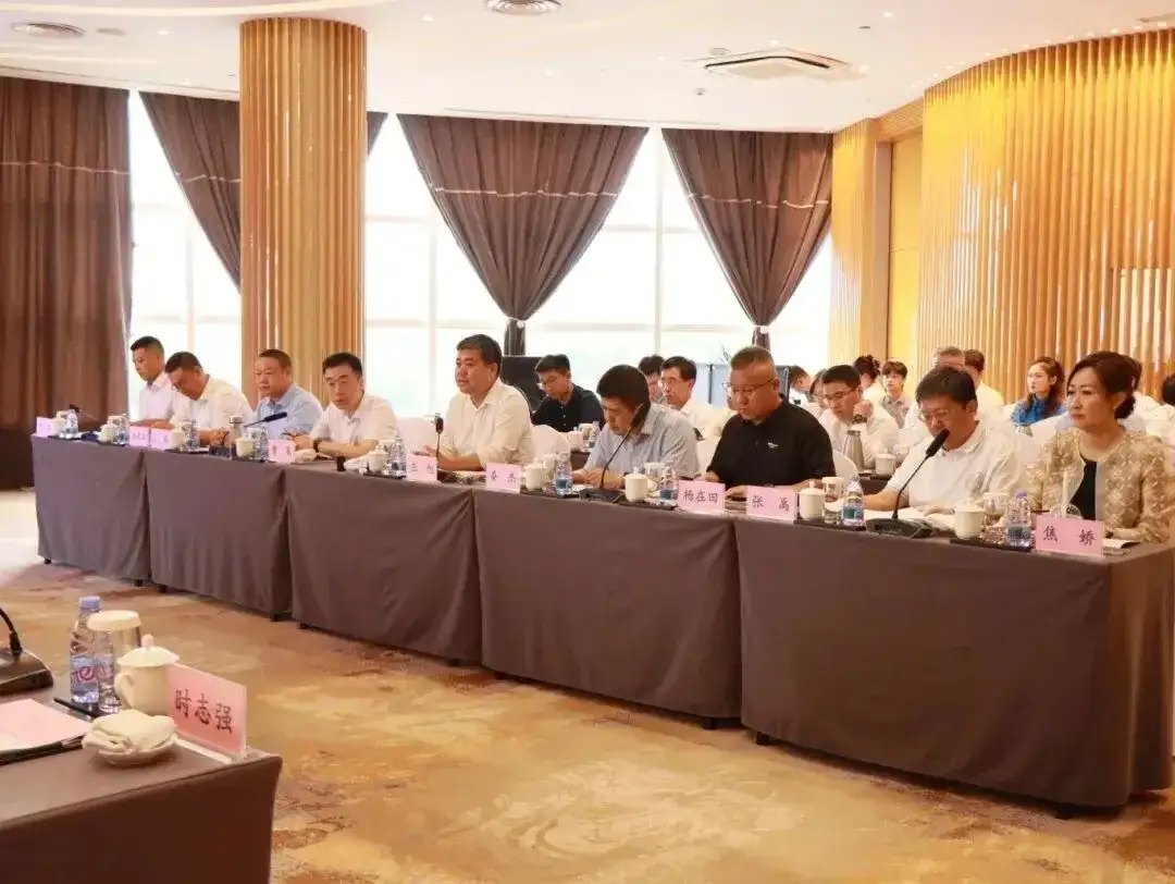 郑华兵秘书长出席全国工商联物联网委员会2025年度工作会议暨走进天津河西交流座谈活动