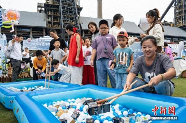 浙江杭州:工业遗存杭钢公园化身大型“游乐园”